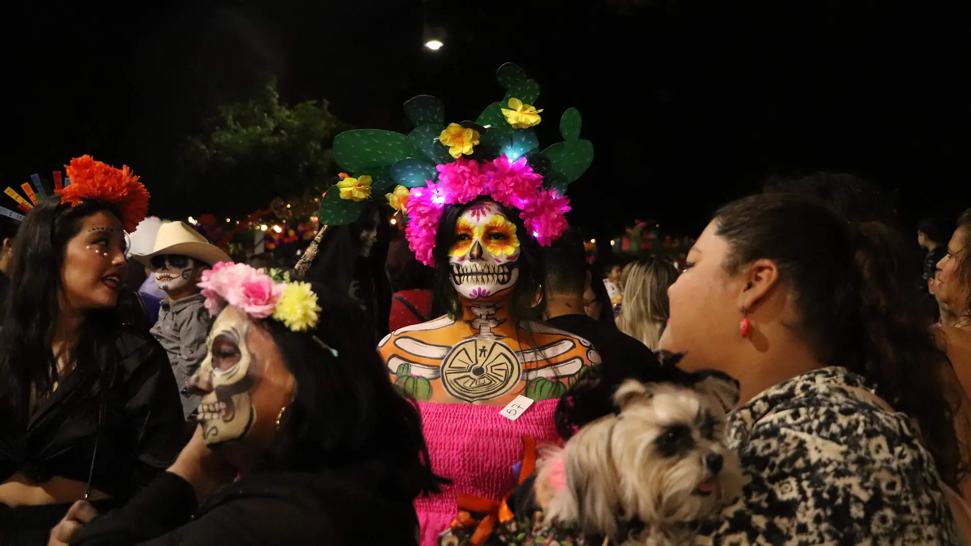 Marcha catrinas Día de Muertos